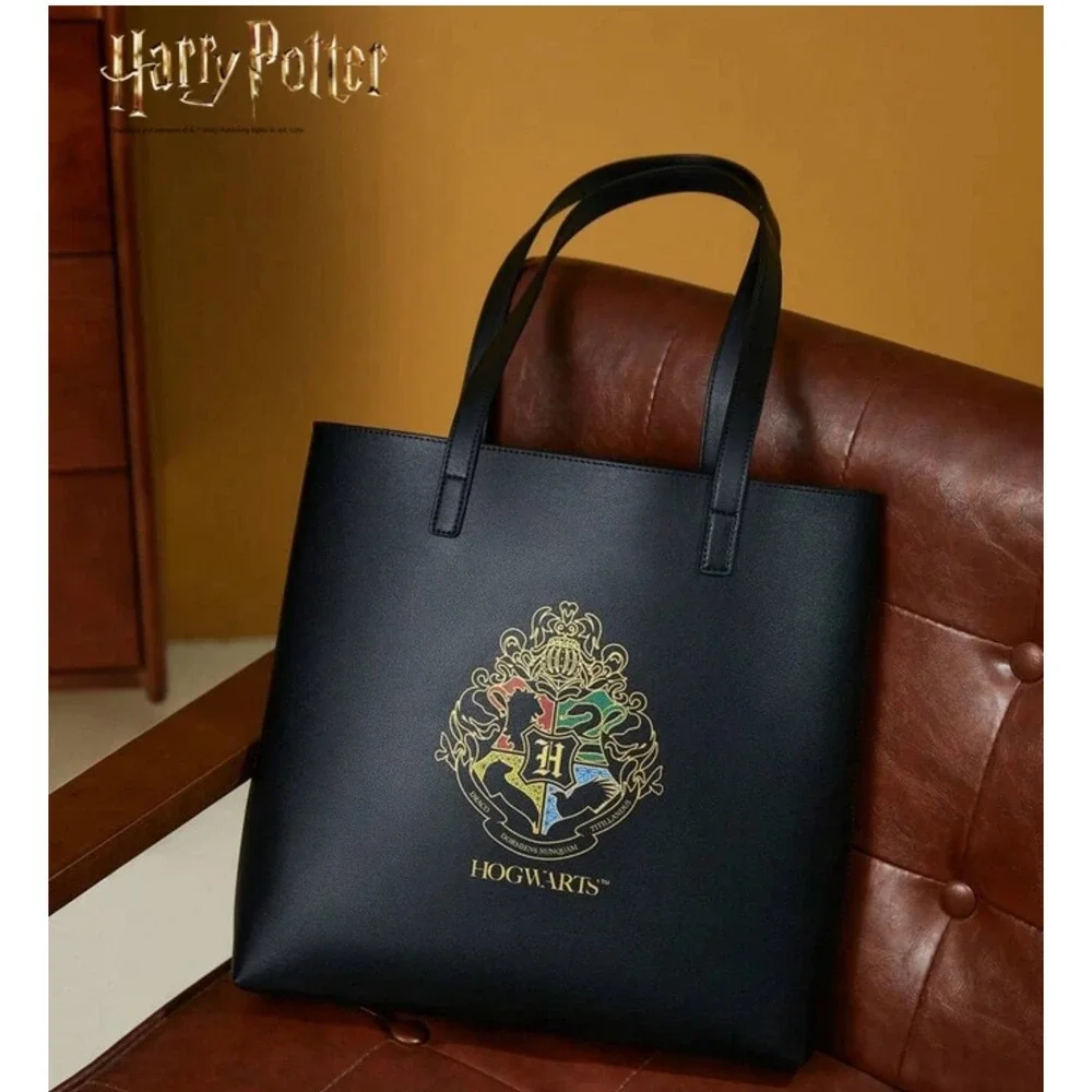 Harry Potter Hogwarts Crest‎ Black Faux Leather Tote Bag Shoulder Bag Graphic